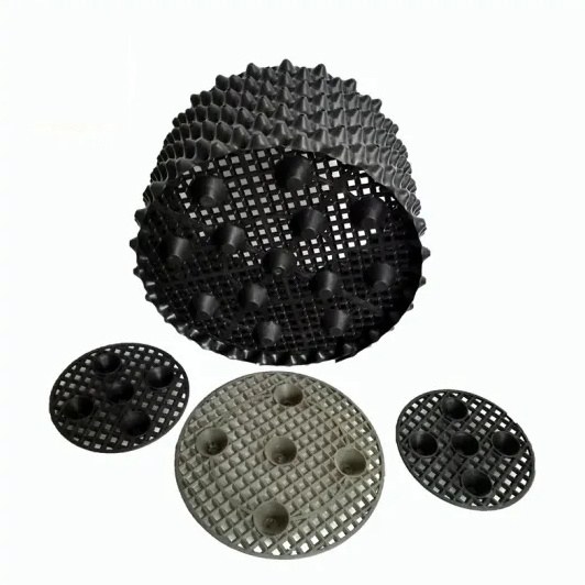 air pruning pot base plates set with studded grid detail