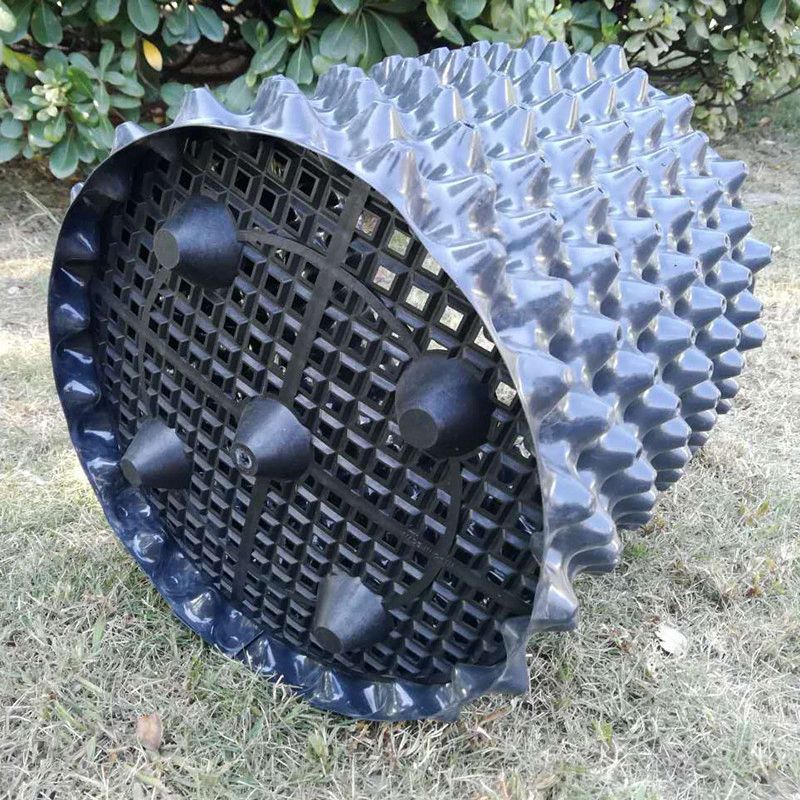 air pruning pot standing outdoors showing the base plate and wall