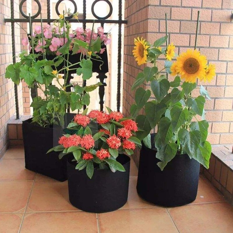 recycled nonwoven grow bags planted with flowers on a balcony